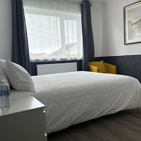 Orient B&B Holyhead Esterno foto