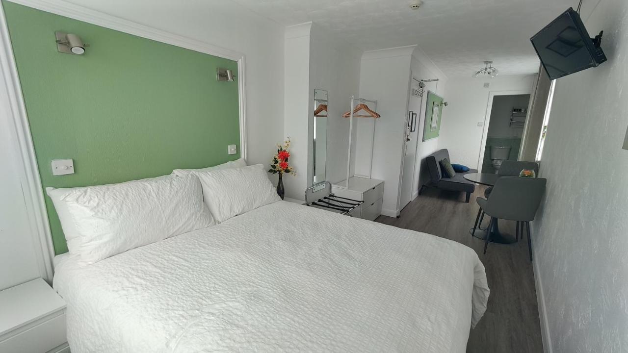 Orient B&B Holyhead Esterno foto