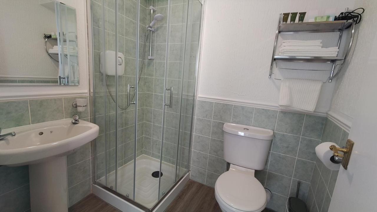 Orient B&B Holyhead Esterno foto