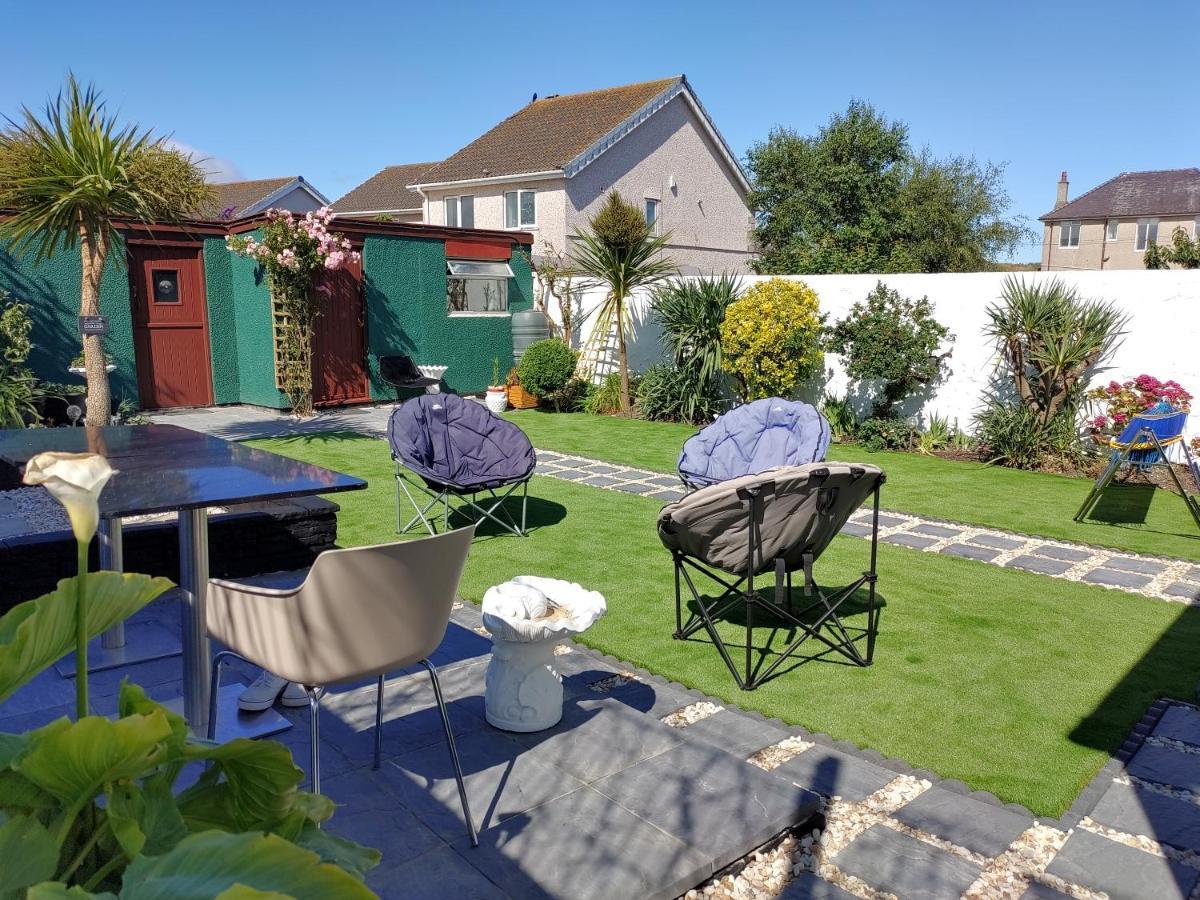 Orient B&B Holyhead Esterno foto