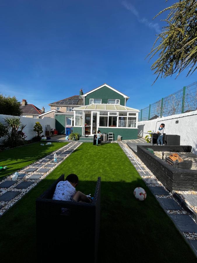 Orient B&B Holyhead Esterno foto