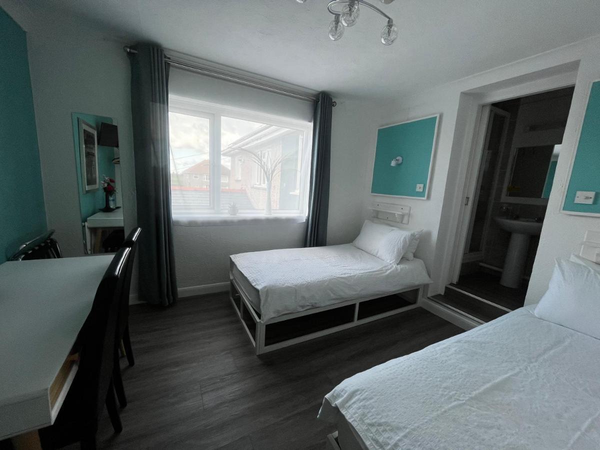 Orient B&B Holyhead Esterno foto