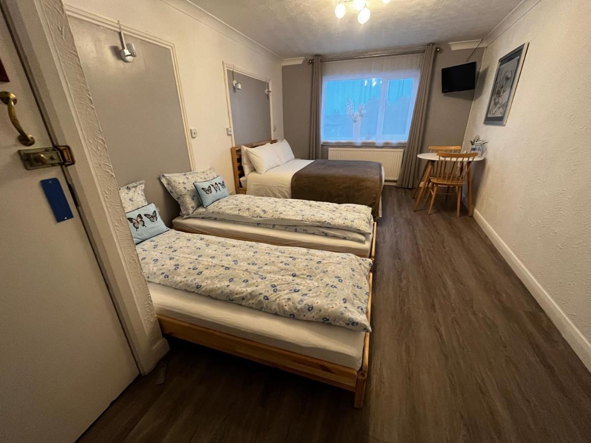 Orient B&B Holyhead Esterno foto