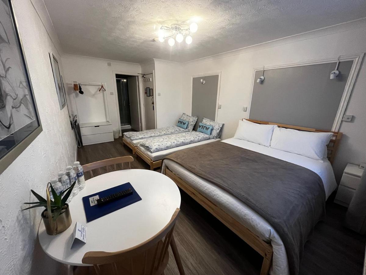 Orient B&B Holyhead Esterno foto