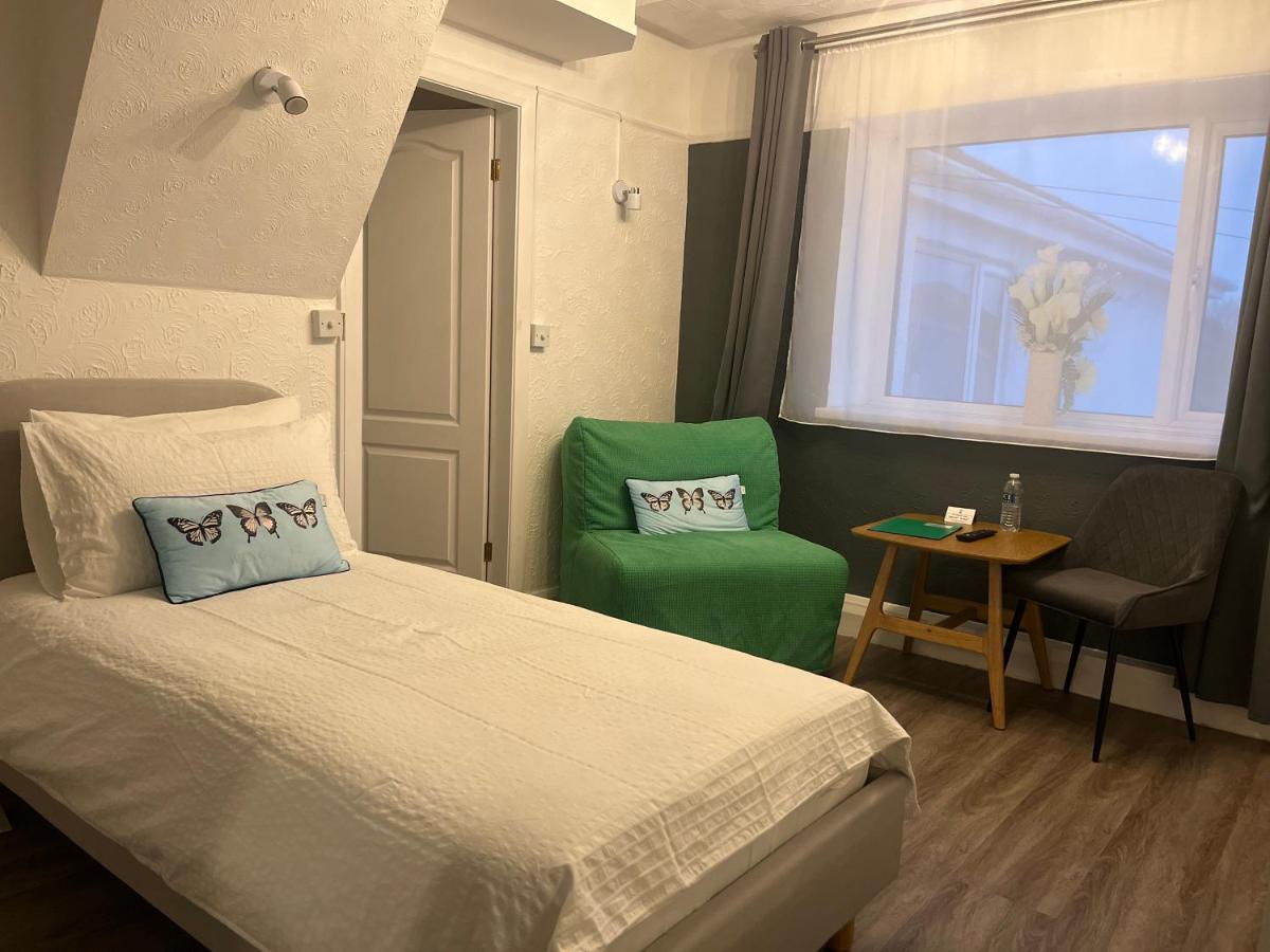 Orient B&B Holyhead Esterno foto