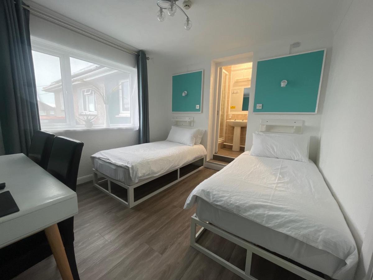 Orient B&B Holyhead Esterno foto
