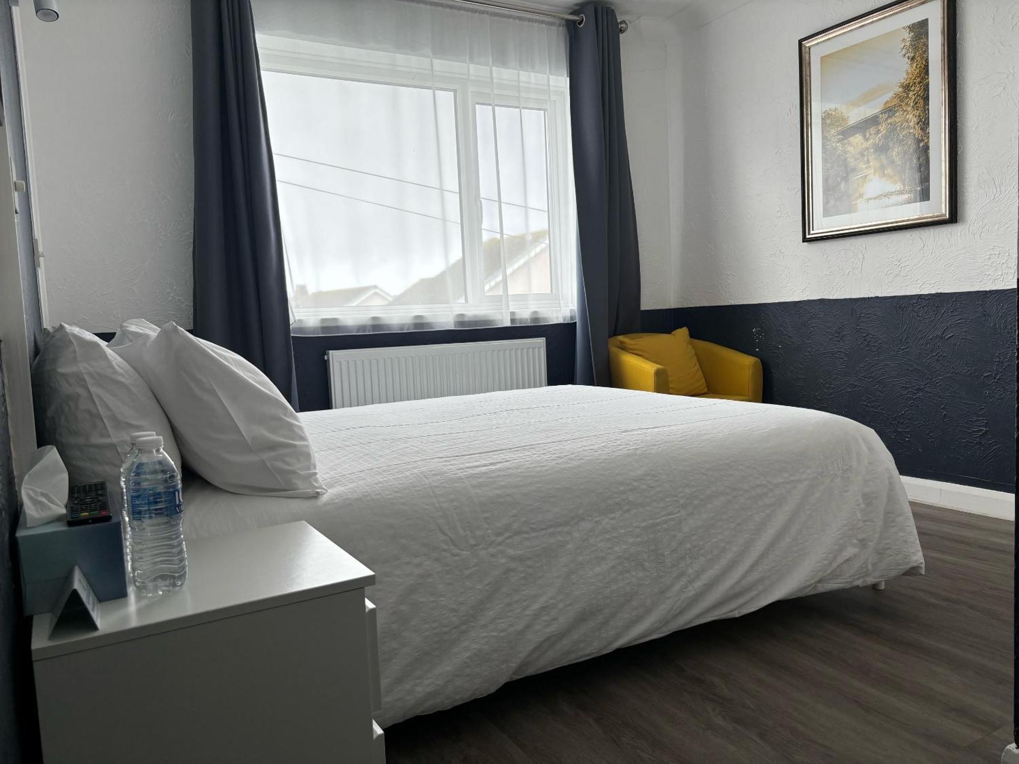 Orient B&B Holyhead Esterno foto