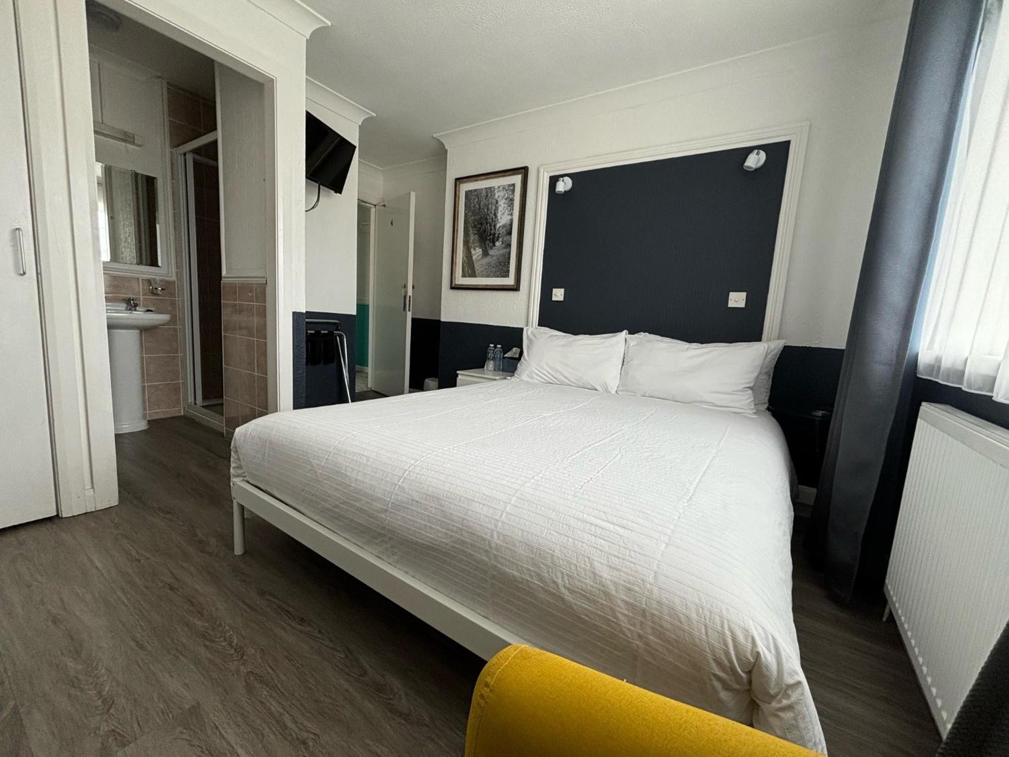 Orient B&B Holyhead Esterno foto